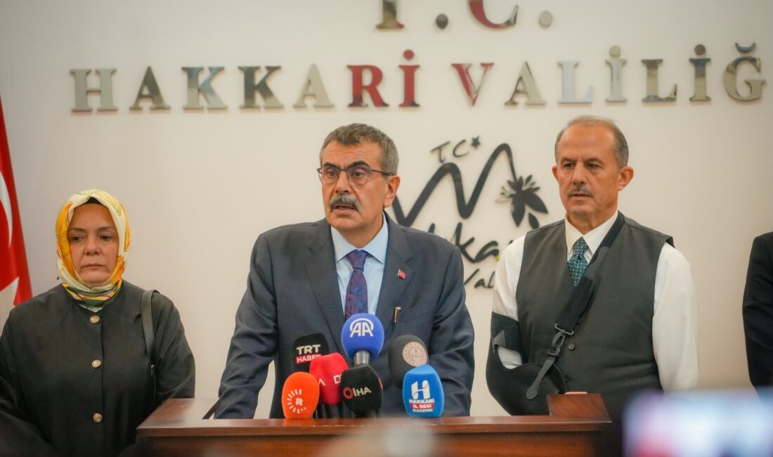 Millî Eğitim Bakanı Yusuf Tekin, çeşitli temas ve incelemelerde bulunmak