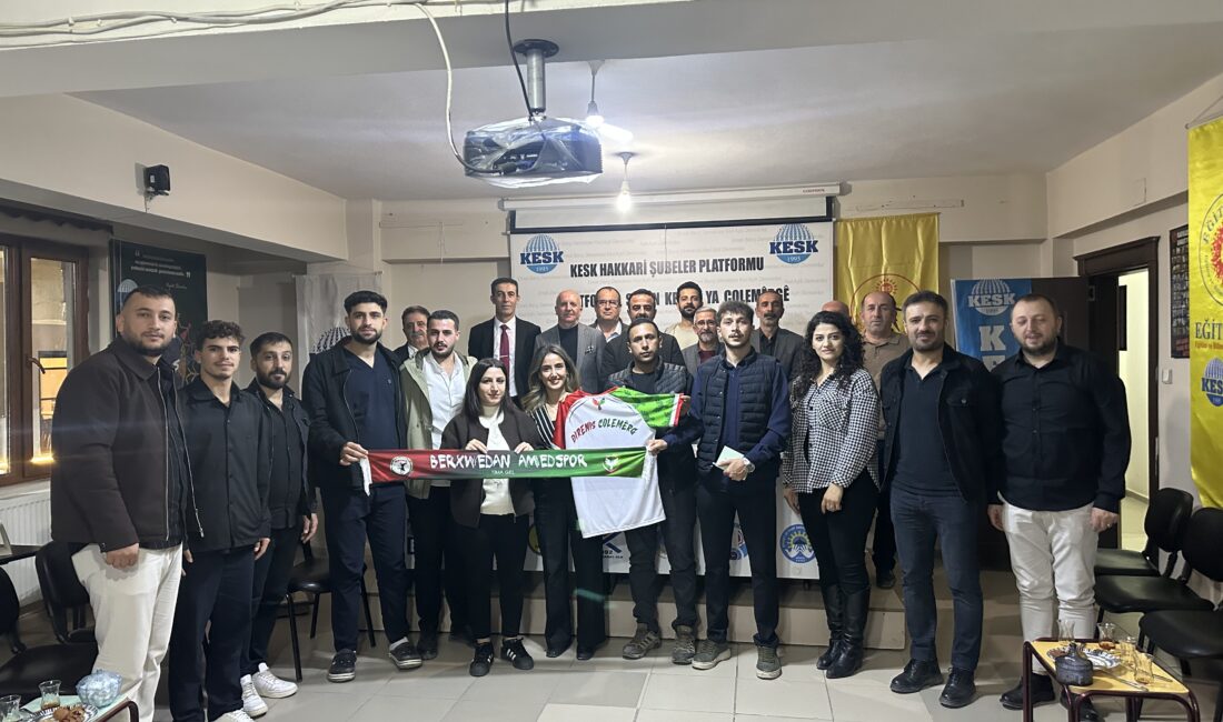 Amedspor taraftar gruplarından Direniş Colemerg, KESK Hakkâri Şubesi’ni ziyaret ederek
