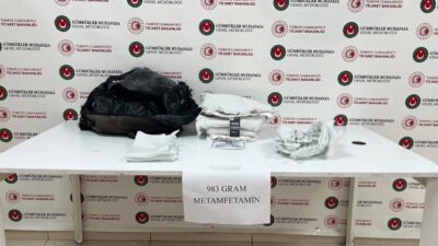 Hakkâri’nin Yüksekova ilçesindeki Esendere Gümrük Kapısı’nda düzenlenen kontrollerde, valiz astarına