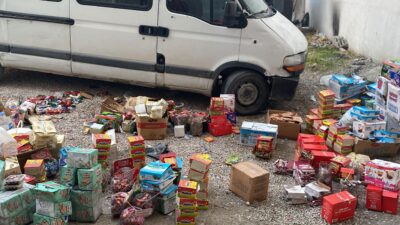 Van’ın İpekyolu ilçesinde, bir minibüste ve çevresinde çok sayıda son