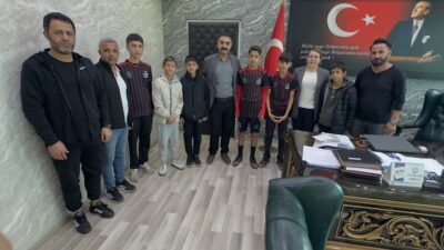 Yüksekova Belediyespor altyapısında yetişen U14 yaş grubundaki 6 futbolcu, sergiledikleri