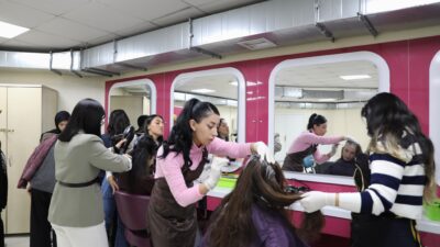 Van Büyükşehir Belediyesi, kentte yaşayan yabancı uyruklu kadınlara ücretsiz saç